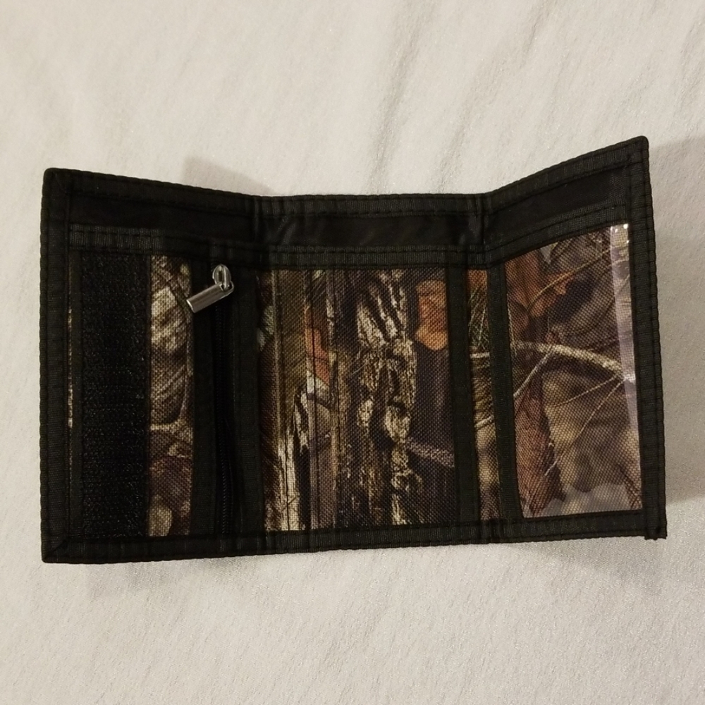 Mossy Oak Trifold Canvas Wallet - Picture 4 of 8